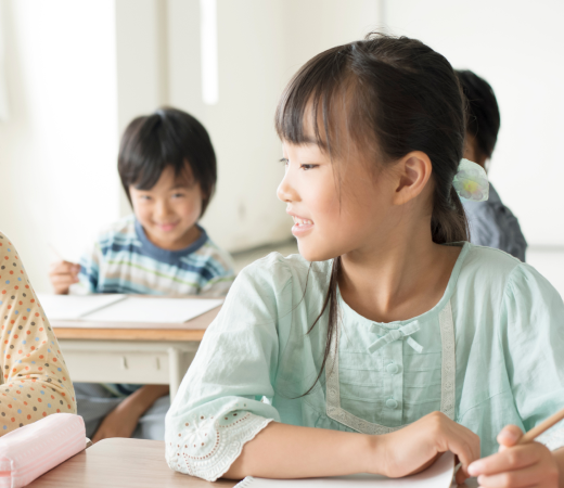 授業を受けている人の写真